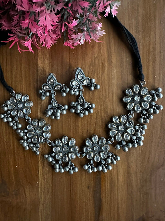 YANISHA Oxidised Silver Kundan Floral Choker Necklace Set with Earrings – Traditional Indian Jewellery